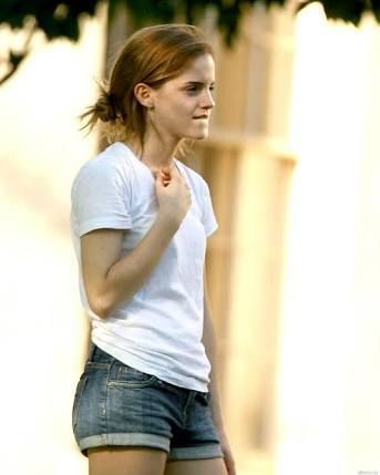 “Exploring the Exciting World of Brown University with Emma Watson as a Freshman!”