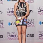 “Bold and Beautiful: Emma Watson Rocks Unique Graphic Cut-Out Dress at The People’s Choice Awards”