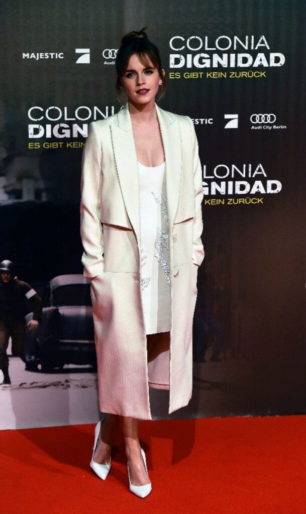 Emma Watson Rocks a Fresh Look with Bangs at the Premiere of ‘Colonia’!