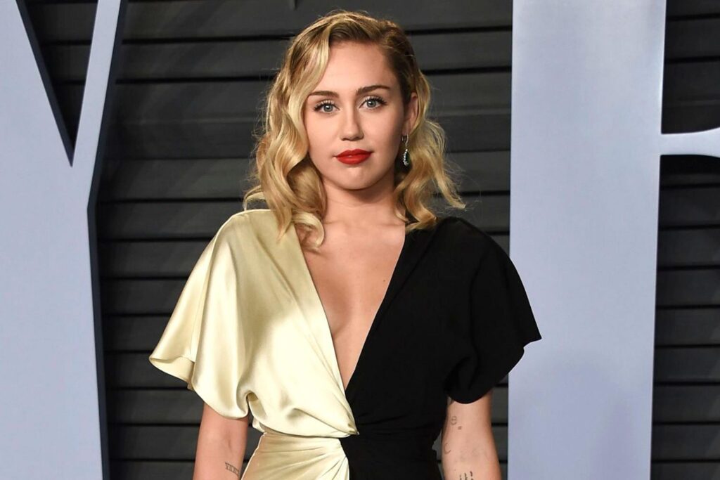 Miley Cyrus made it clear on multiple occasions that, although she’s been in heterosexual relationships, she still identifies as queer – News