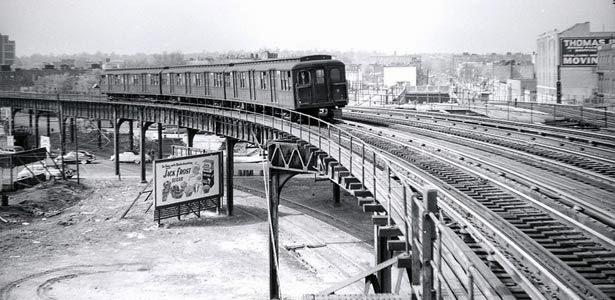 12 Interesting Black and White Photos of New York City Train From Between the 1940s and 1960s