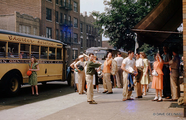 60 Fabulous Color Vintage Photographs That Capture Street Scenes of the United States in the 1940s _ US