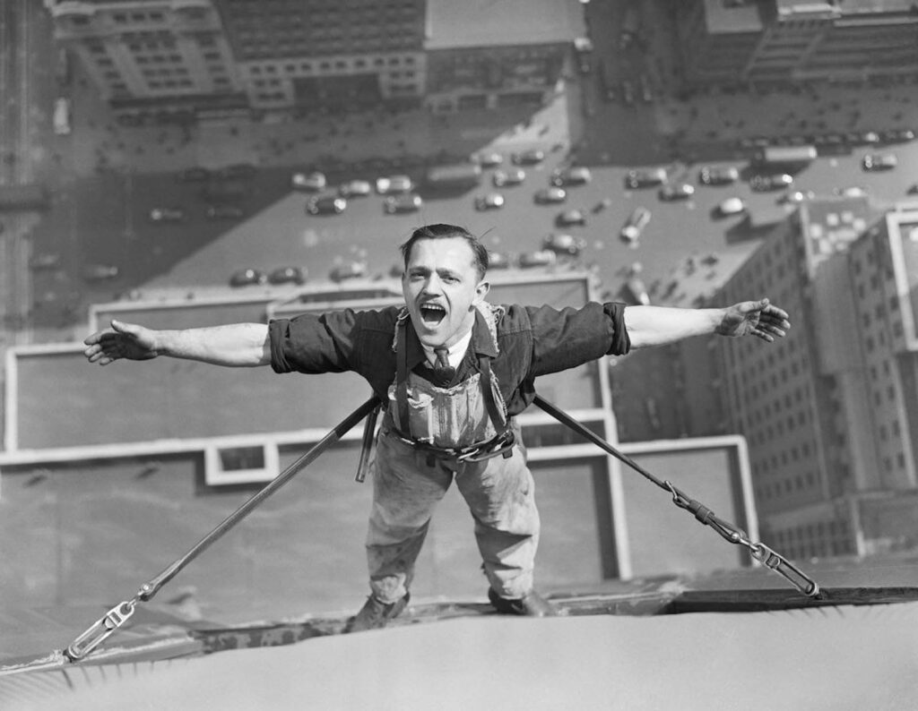 The daredevil sky boys who built the Empire State Building, 1930-1931 _ US