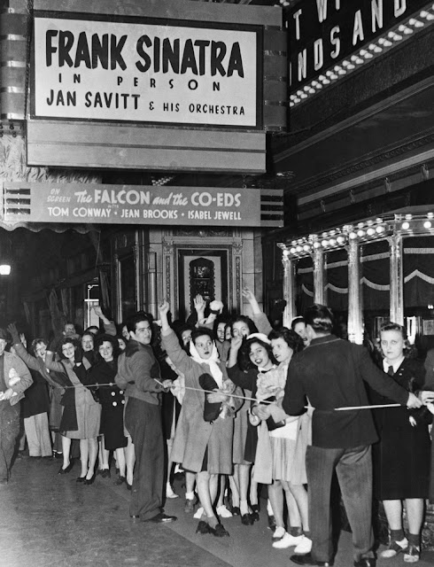 45 Interesting Vintage Photographs That Show Bobby Soxers of the 1940s _ US