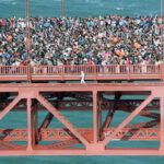 Incredible Pictures of People Flattened Golden Gate Bridge During the 50th Anniversary Celebration in 1987 _ USA