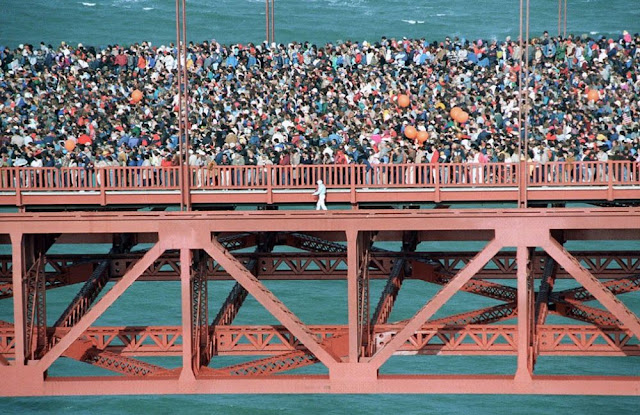 Incredible Pictures of People Flattened Golden Gate Bridge During the 50th Anniversary Celebration in 1987 _ USA