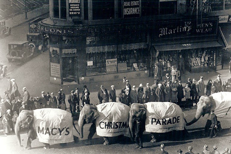 Amazing Vintage Photos of the Macy’s Thanksgiving Day Parade from the Early Days, 1920s-1950s