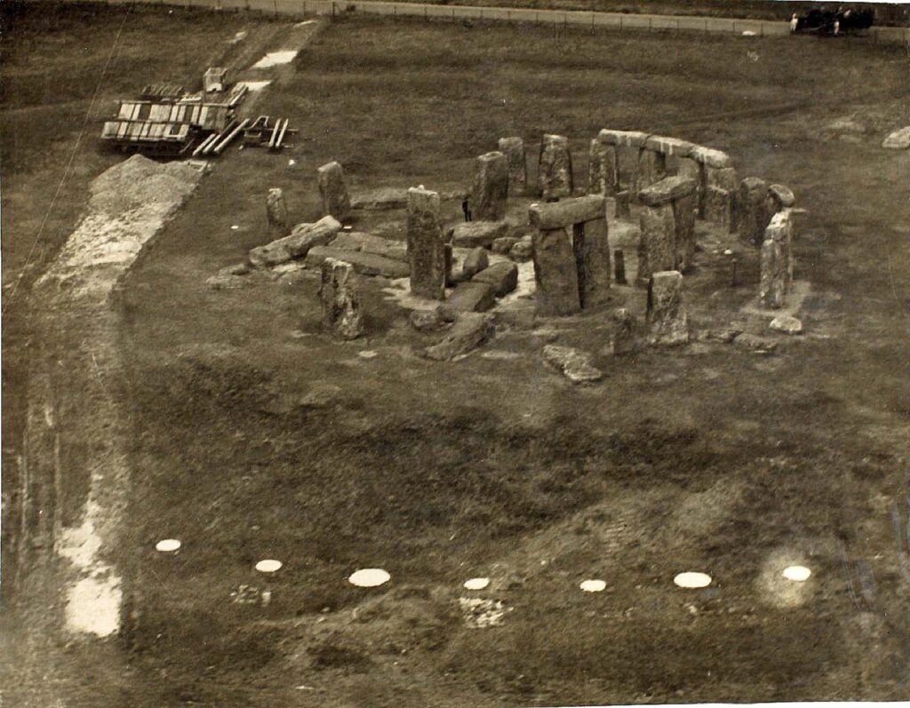 Stonehenge: History and Restoration through old photographs, 1880-1960 – Rare Historical Photos