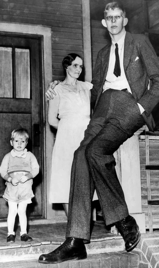 Robert Wadlow: The tallest man in history seen through stunning photographs, 1918-1940