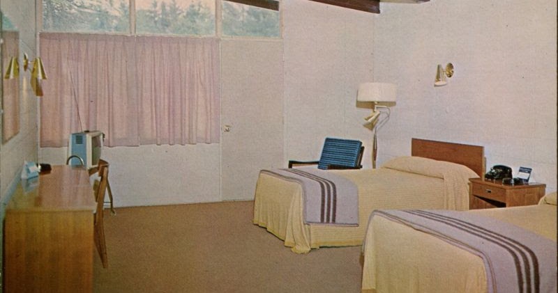 24 Amazing Photos Show Interiors of Canadian Hotels’ Rooms in the 1950s and ’60s