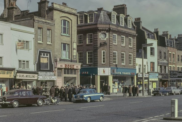 Stunning Vintage Photos of a Vanished London’s East End in Color_T