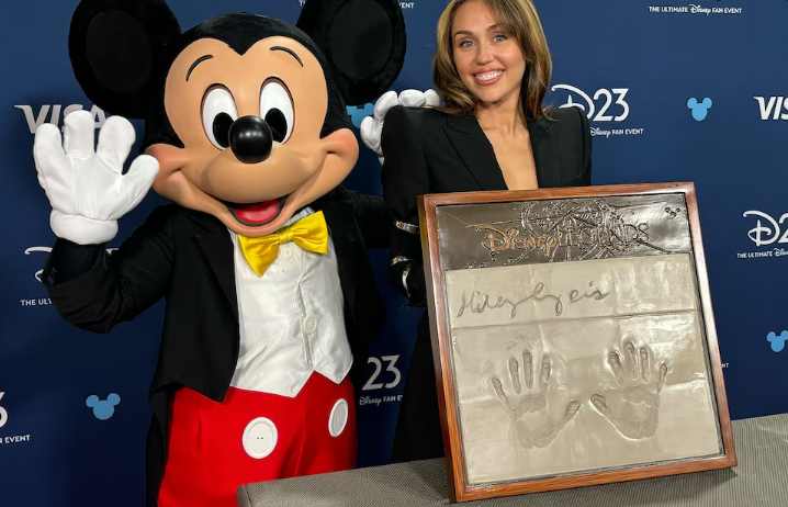 Miley Cyrus, Harrison Ford, Jamie Lee Curtis and more honored at 2024 Disney Legends Awards_L