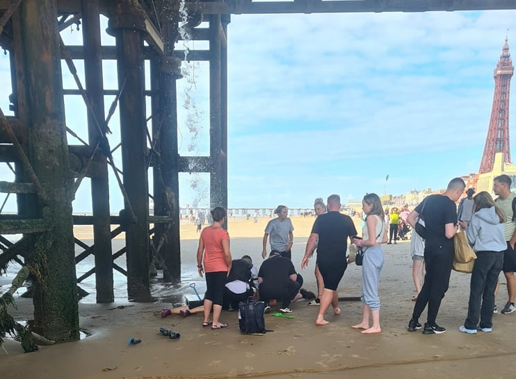 What’s happening? I hate the space between panels. 12 shocking pictures after teenage girl fell through ‘trap door’ on train at Central Pier, Blackpool._ml