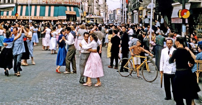 22 Impressive Kodachrome Photos That Document Everyday Life of Paris in the 1950s