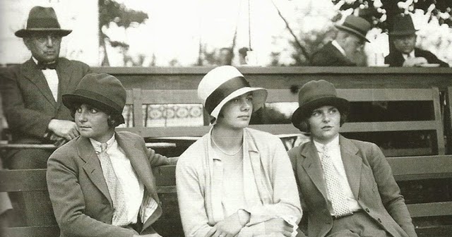 Women’s Street Fashion of the 1920s