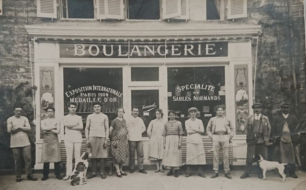 27 Fascinating Photos of French People Posing in Front of Their Boulangeries From the Late 19th and Early 20th Centuries