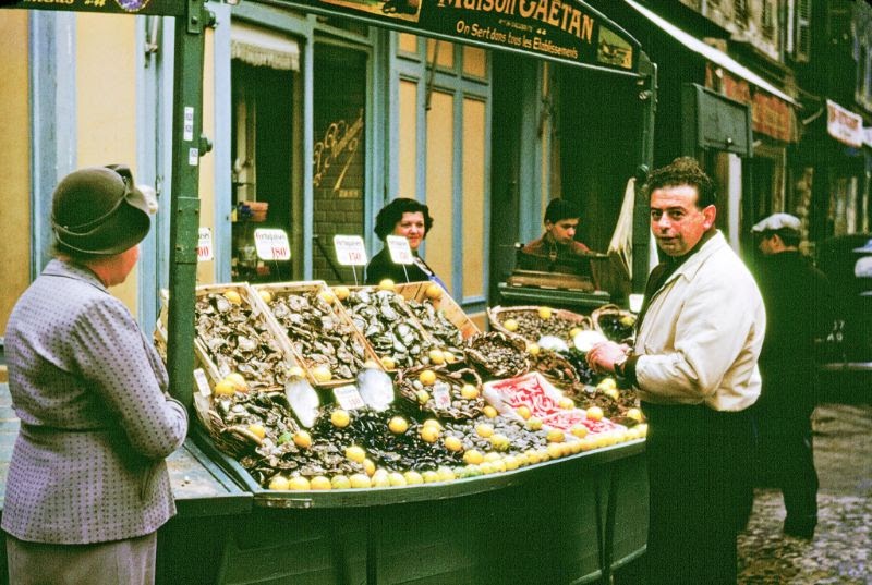 29 Beautiful Vintage Color Pictures of France in the 1950s Taken By a Tourist