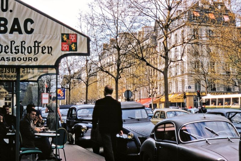 27 Kodachrome Photos Capture Life in France in the Late 1950s