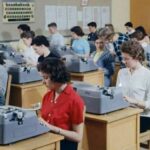 30 Vintage Photographs Capture Scenes of High School Typing Classes From Between the 1950s and 1970s