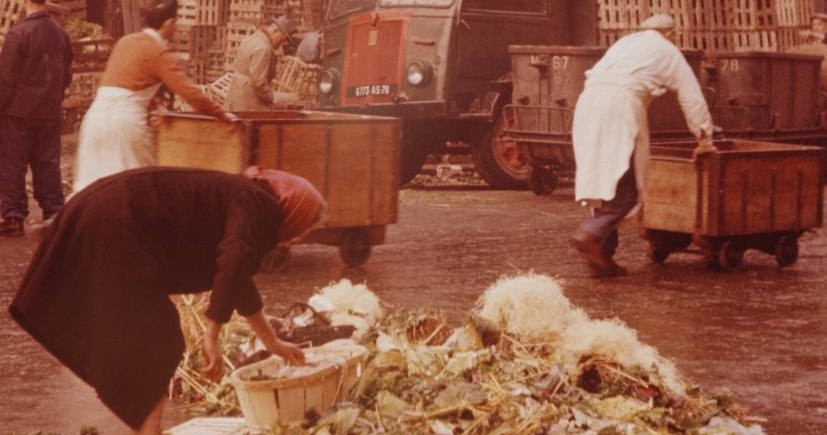 27 Rare Color Photos of the Marketplace Les Halles, Known As the “Belly of Paris” in 1956