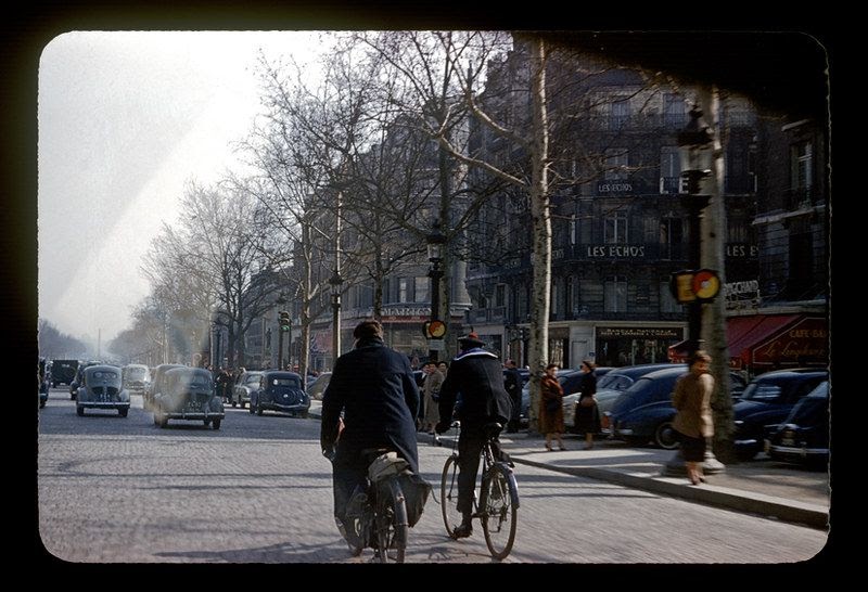 Paris in 1959 Through Fascinating Color Photos