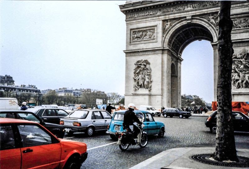 Paris  in the Late 1980s Through Fascinating Photos