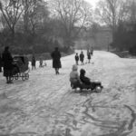 Mesmerizing Black and White Pictures of Winter Life in 1950s Paris