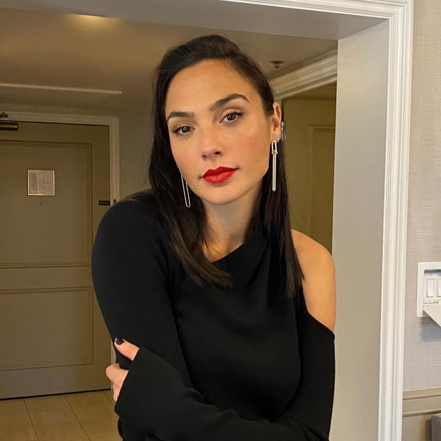 “Unleashing the Wonder Woman within: A Joyous Global Celebration of Empowerment on Gal Gadot’s 1984 Press Tour” – celebknews6