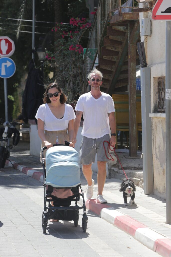 “Effortlessly Chic: Gal Gadot’s Fun Day in Tel Aviv” – celebknews6