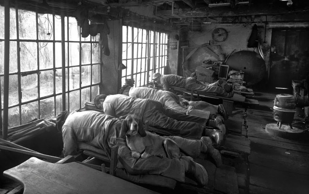 Yellow Bellies: Historical Photos of Knife Grinders in Thiers, France From the Early 20th Century